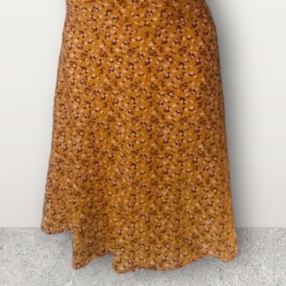 NWT•XL•YELLOW FLORAL FIT N FLARE FLATTERING DRESS - Picture 4 of 13